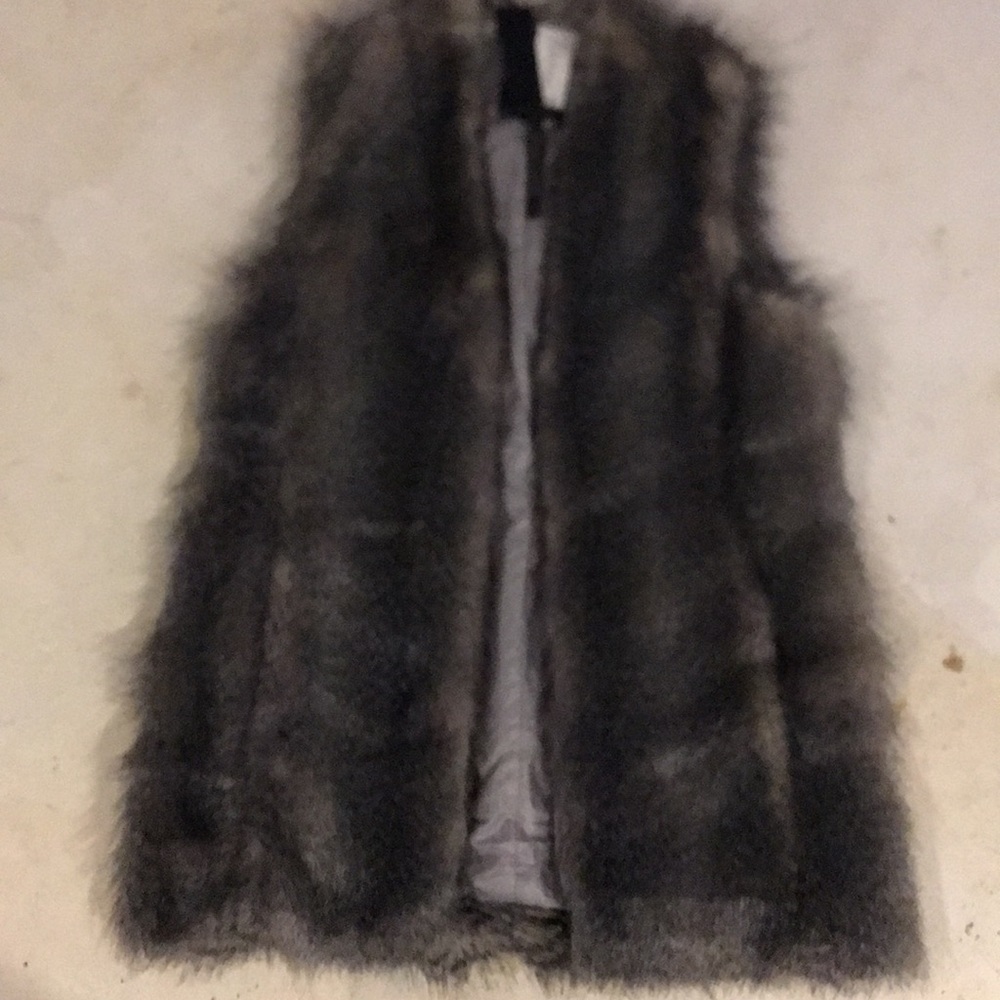 Banana republic women’s tall-med faux fur vest